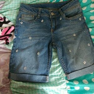 Above the nee shorts